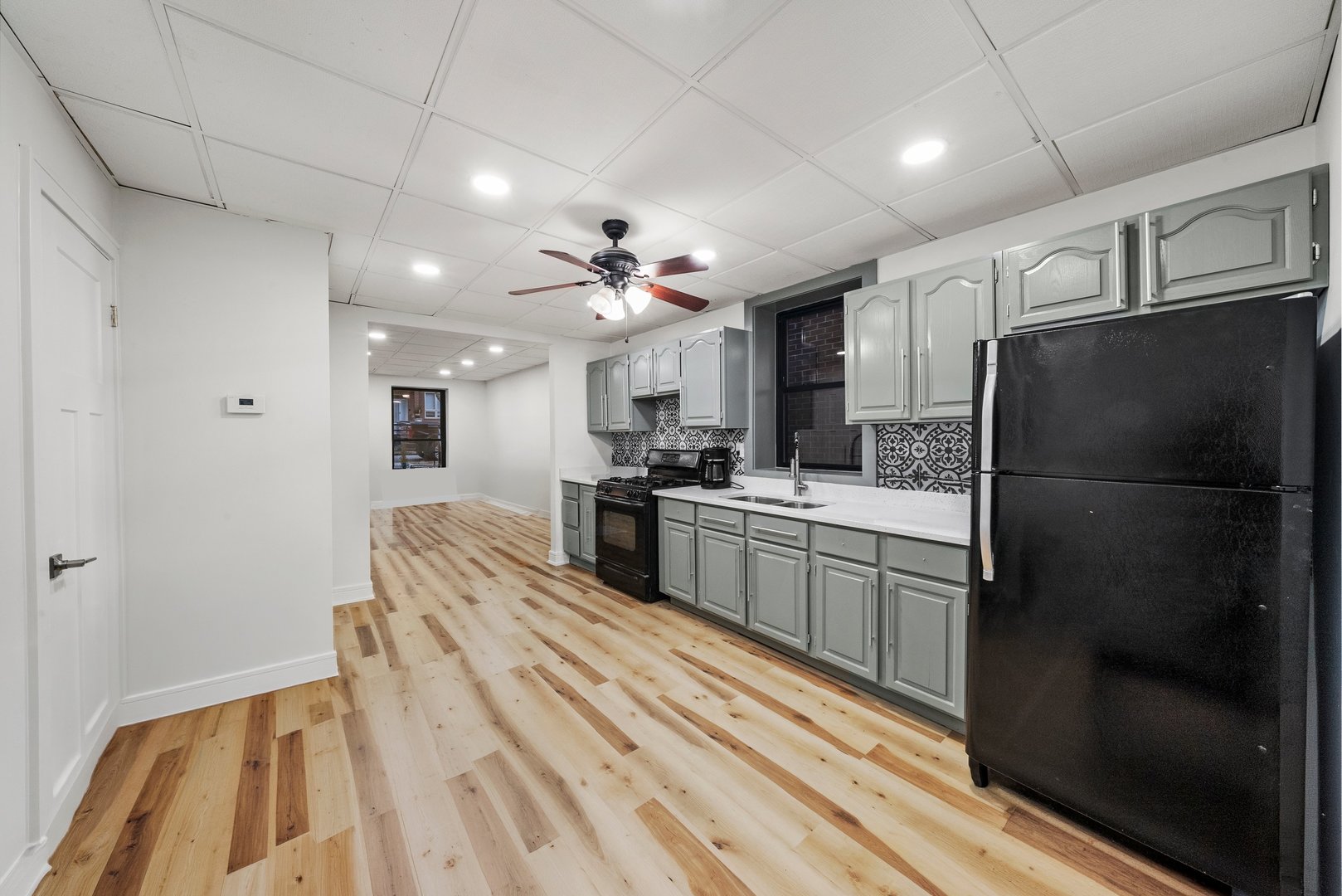 1040 W 34th Place, Chicago, IL 60608