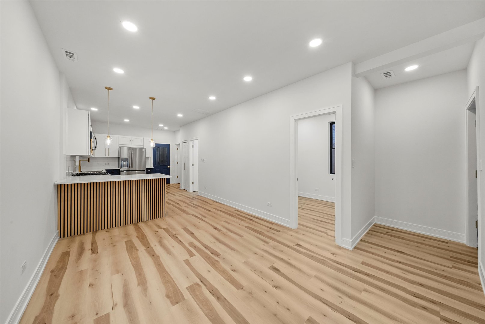 1040 W 34th Place, Chicago, IL 60608