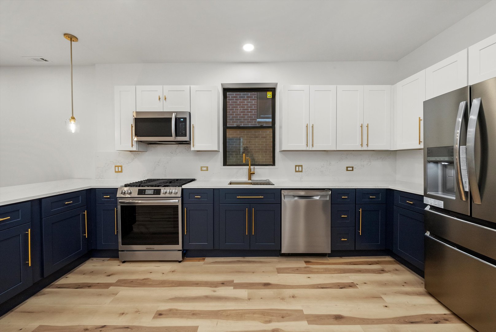 1040 W 34th Place, Chicago, IL 60608