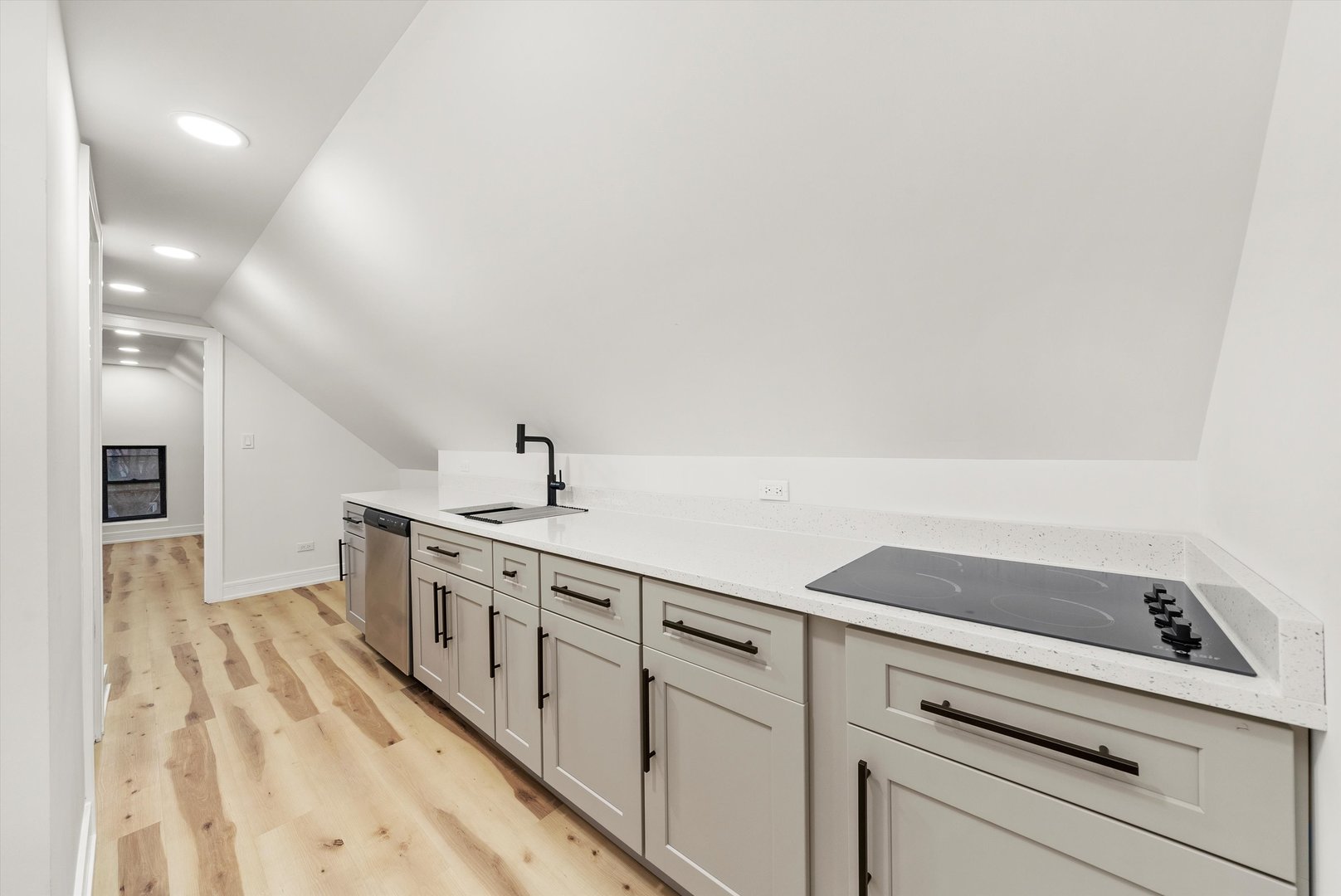 1040 W 34th Place, Chicago, IL 60608