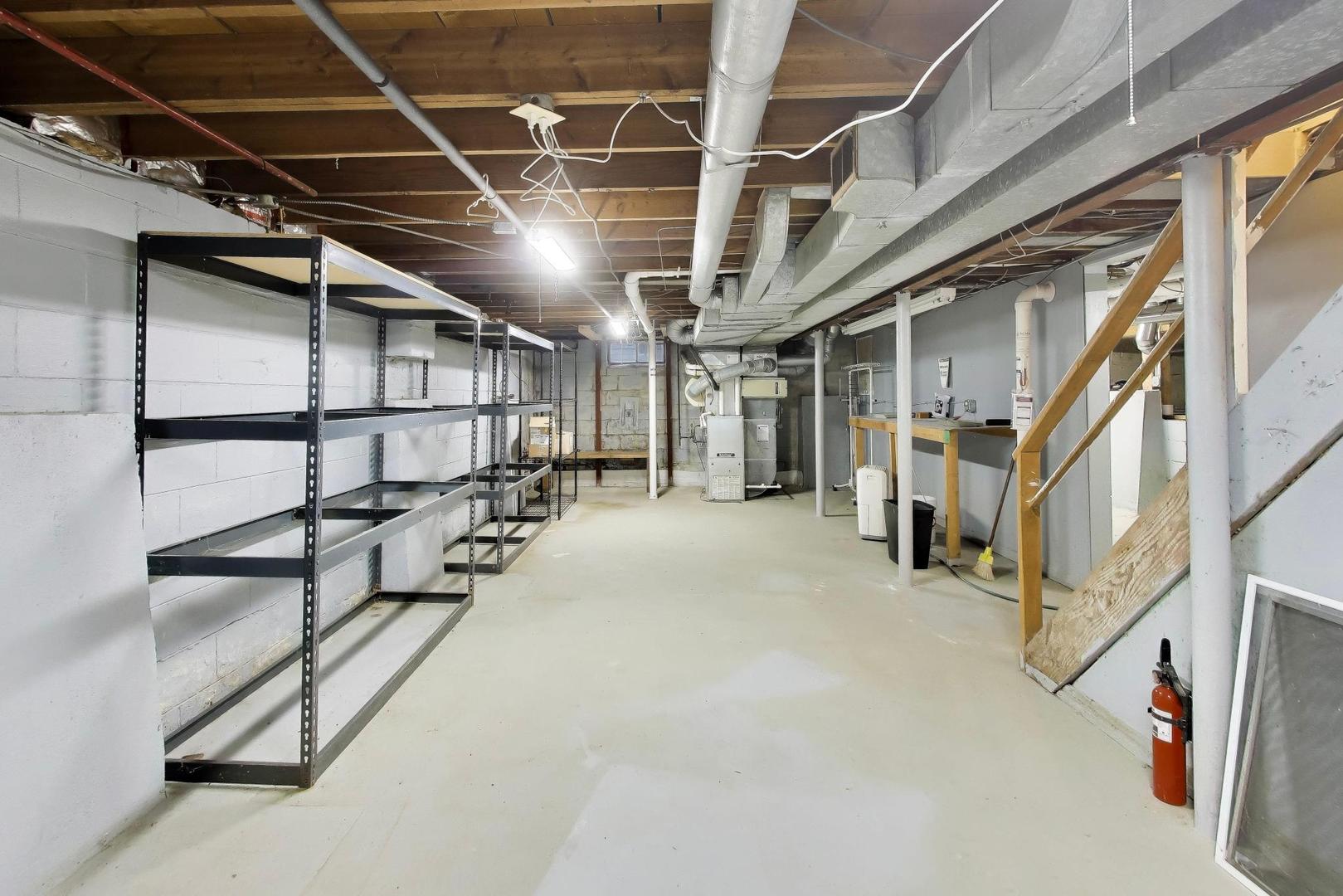 27W734 Parkview Avenue, Warrenville, IL 60555