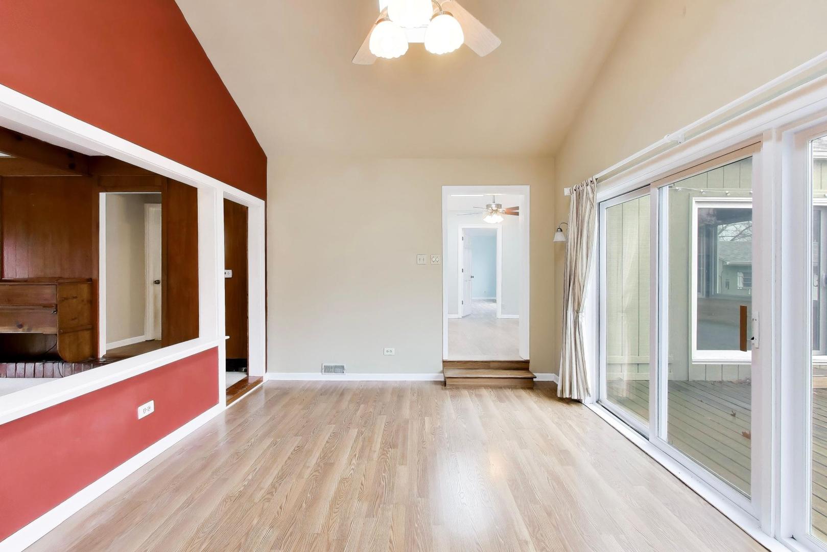 27W734 Parkview Avenue, Warrenville, IL 60555