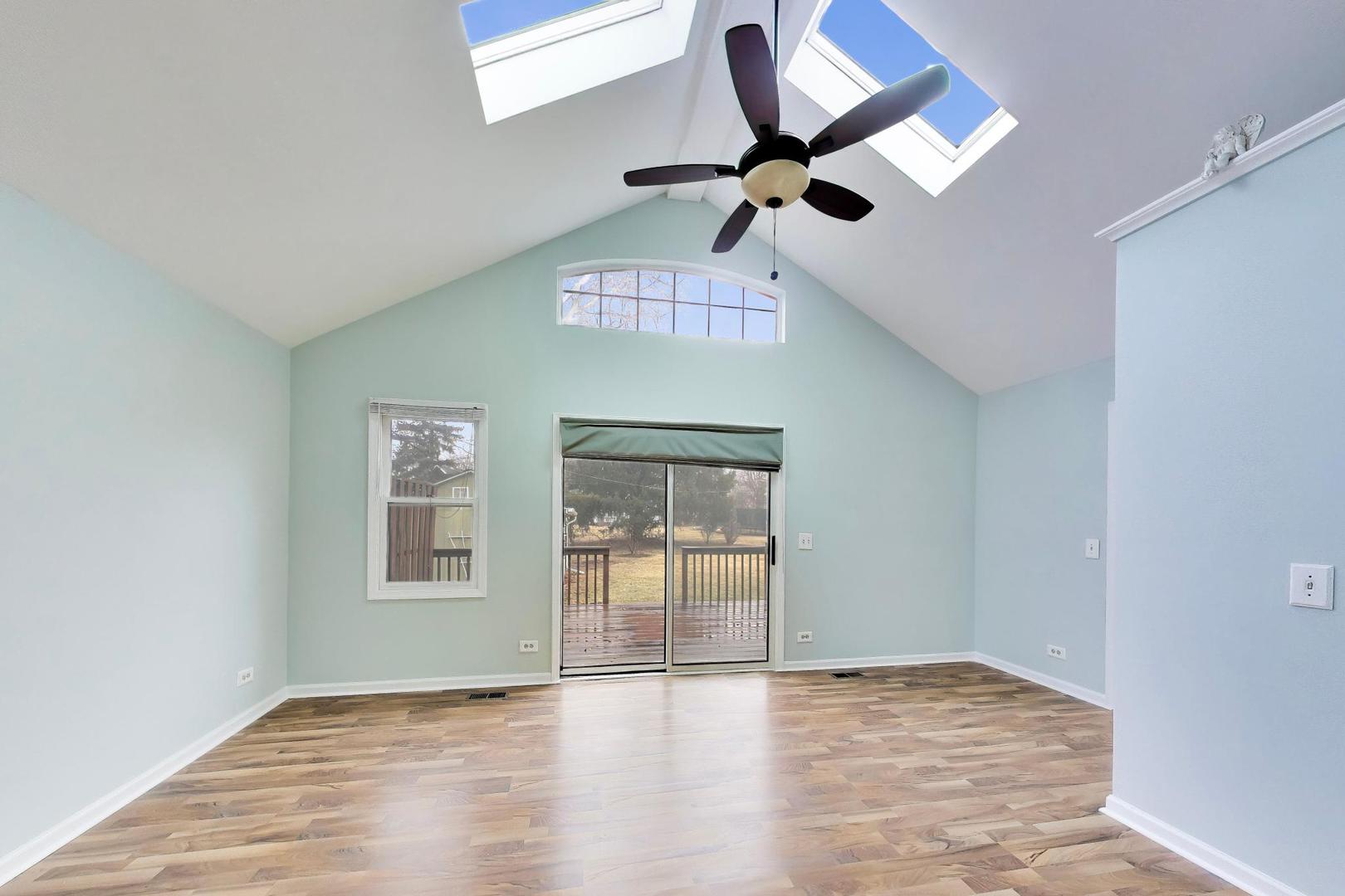 27W734 Parkview Avenue, Warrenville, IL 60555