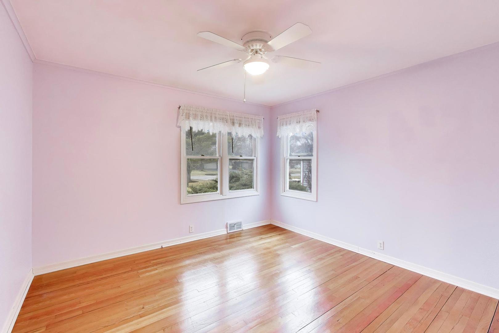 27W734 Parkview Avenue, Warrenville, IL 60555