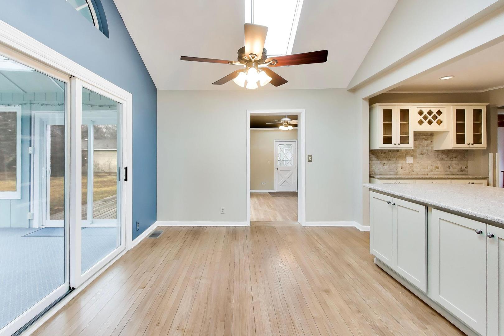 27W734 Parkview Avenue, Warrenville, IL 60555