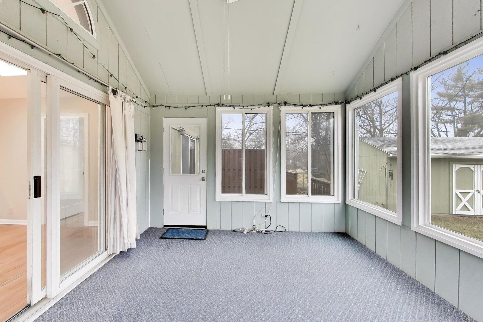 27W734 Parkview Avenue, Warrenville, IL 60555