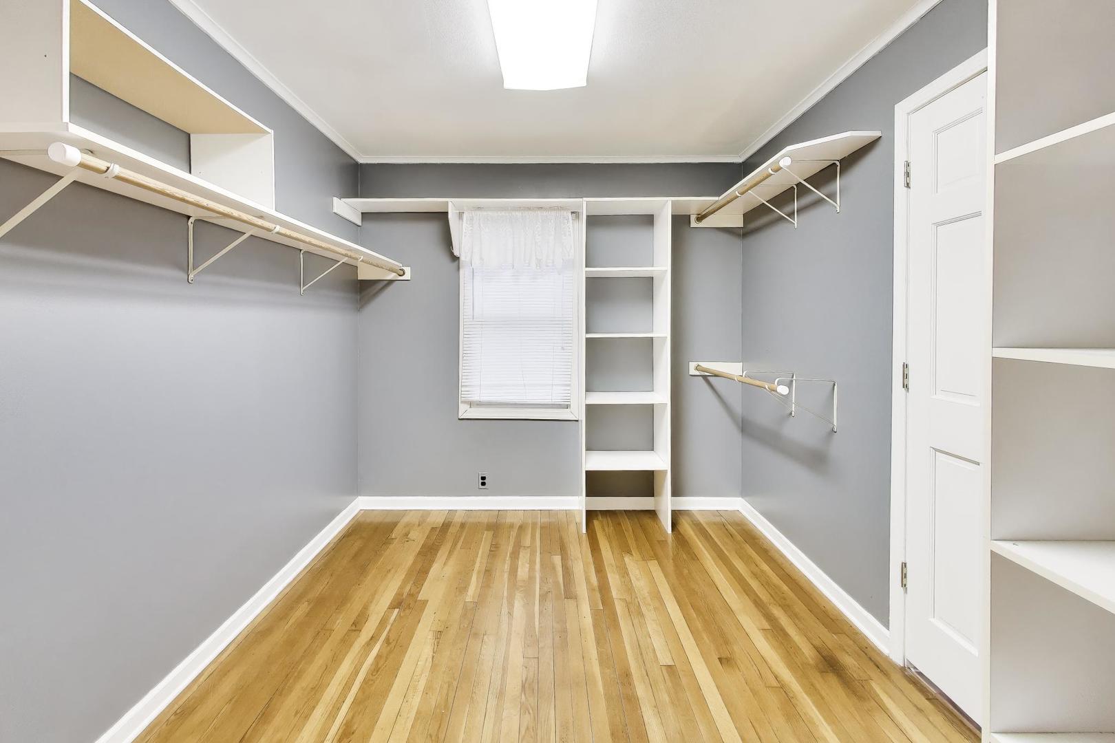 27W734 Parkview Avenue, Warrenville, IL 60555