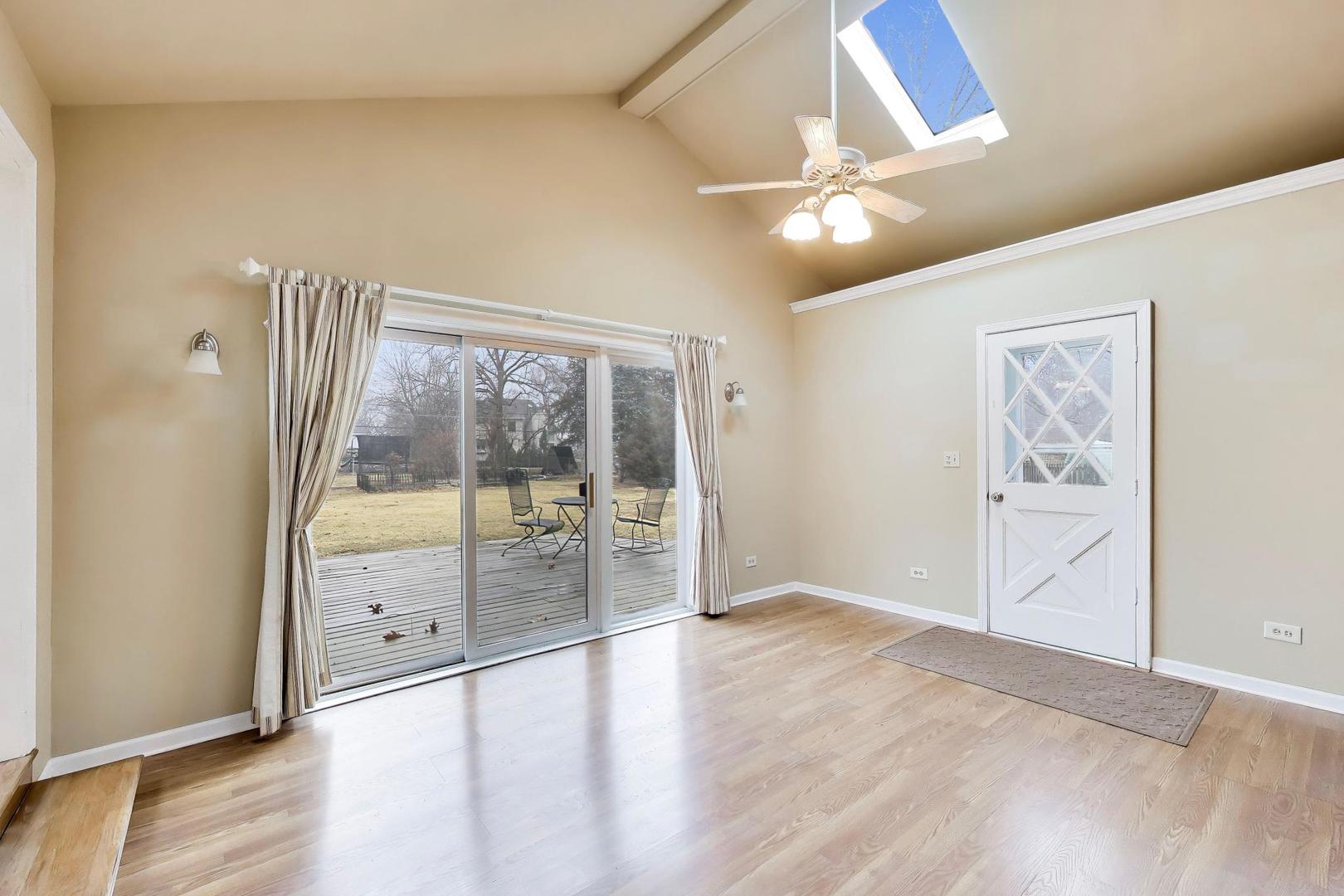 27W734 Parkview Avenue, Warrenville, IL 60555