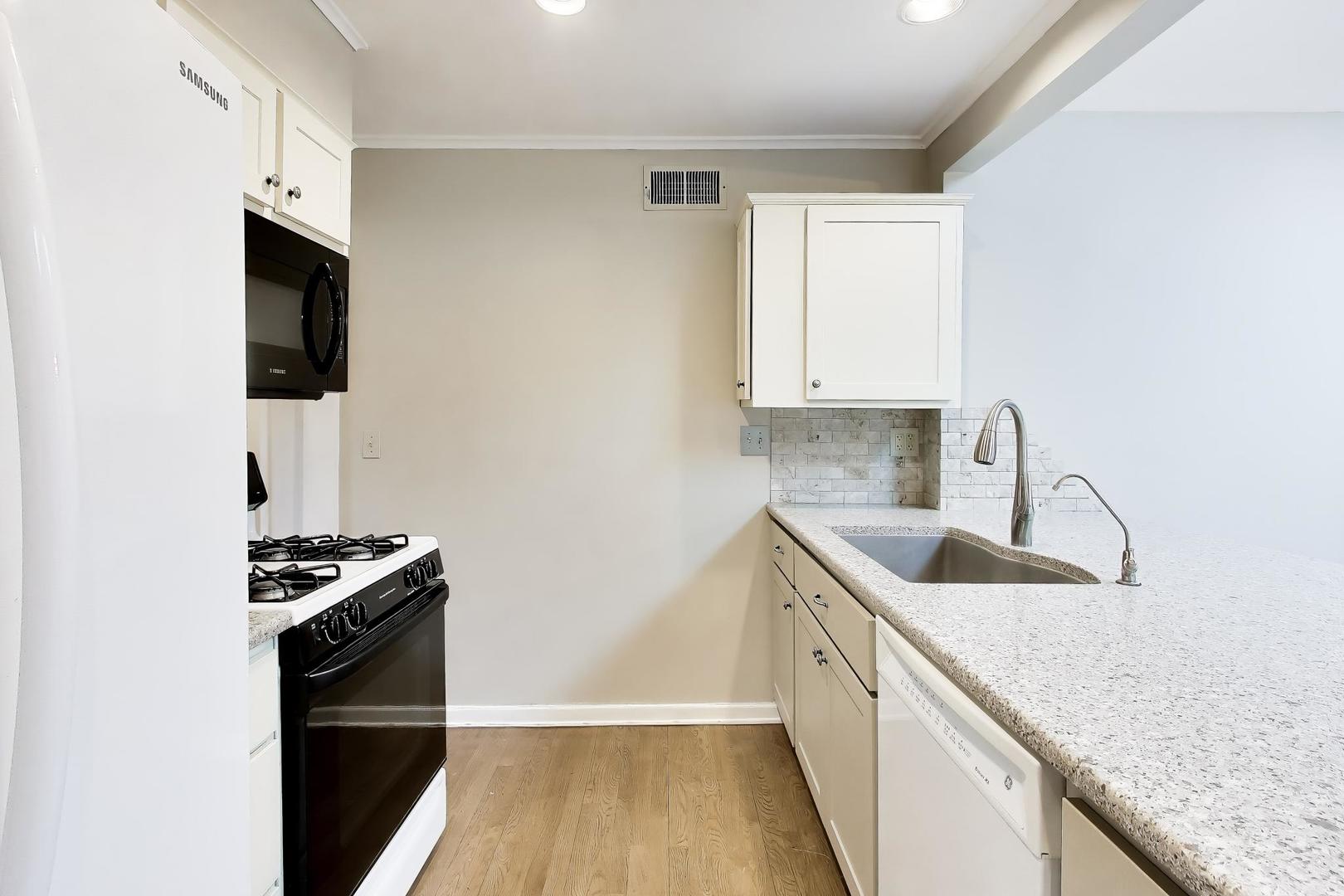 27W734 Parkview Avenue, Warrenville, IL 60555