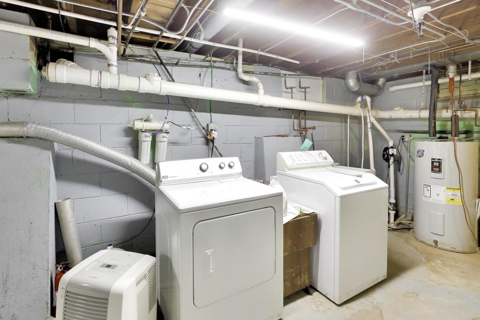 27W734 Parkview Avenue, Warrenville, IL 60555