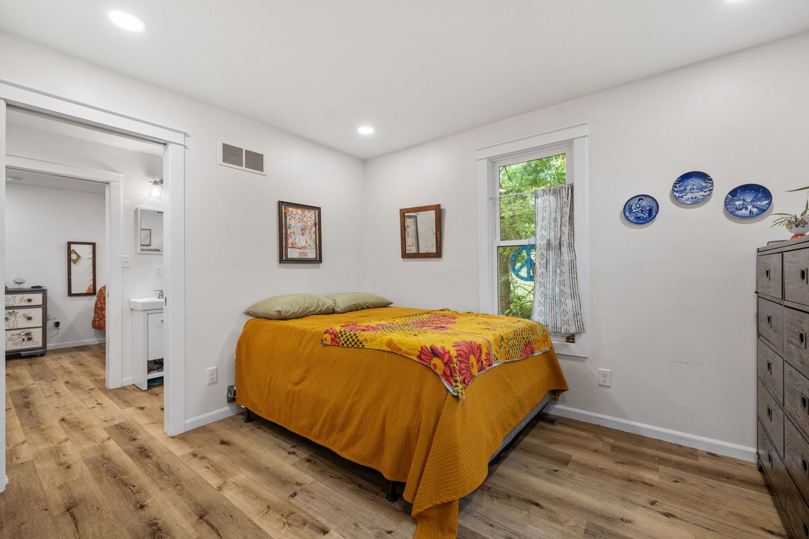 816 S Jefferson Avenue, Dixon, IL 61021