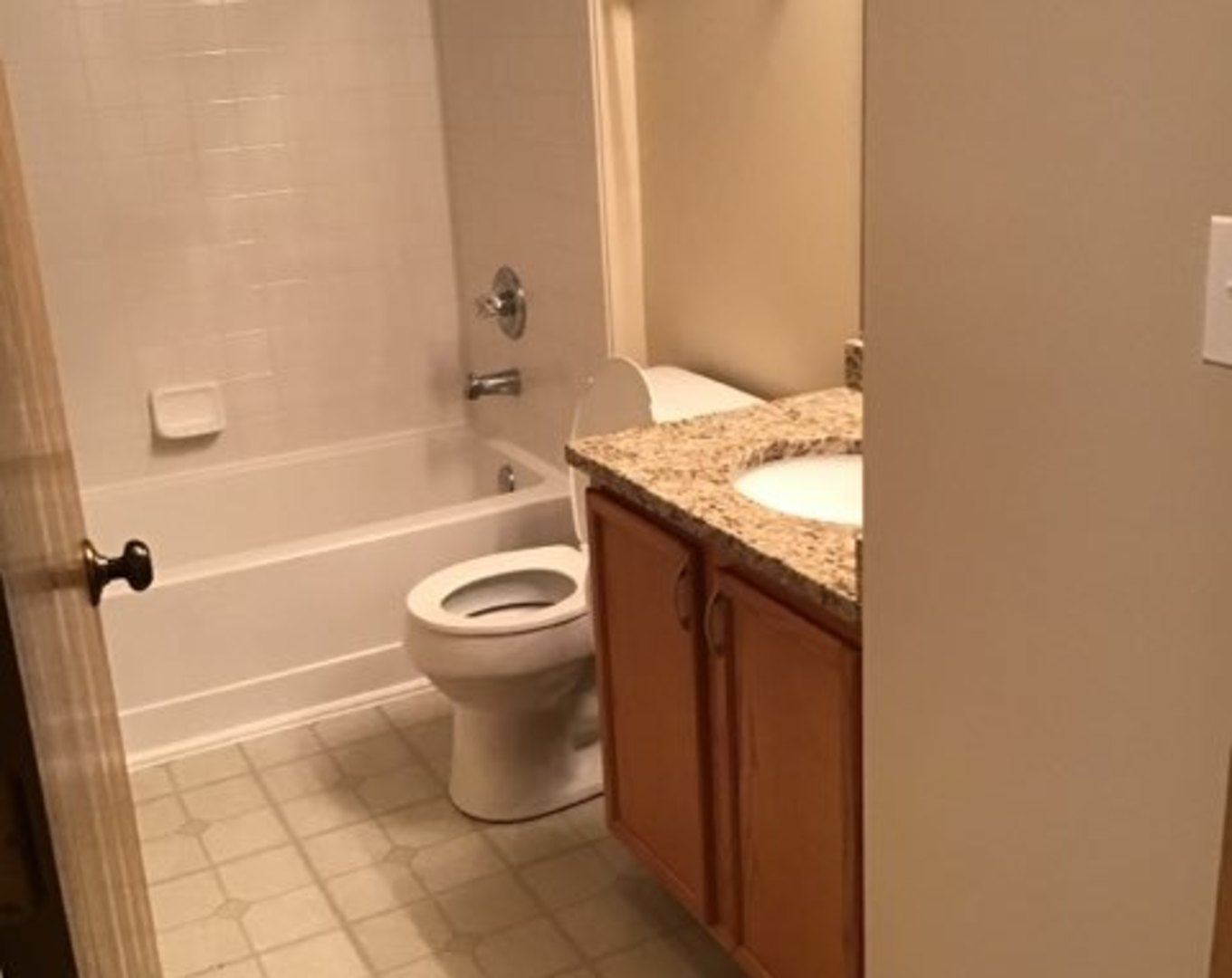 2811 Rutland Circle #101, Naperville, IL 60564