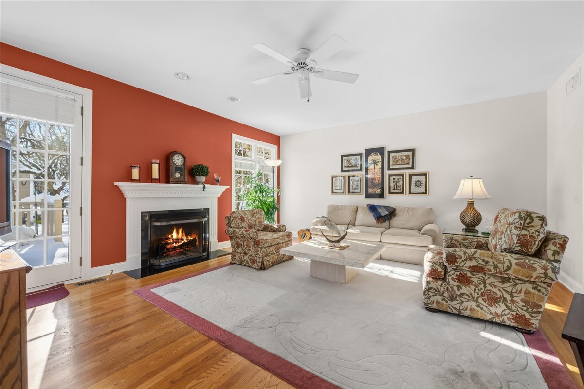 1427 Cress Creek Court, Naperville, IL 60563