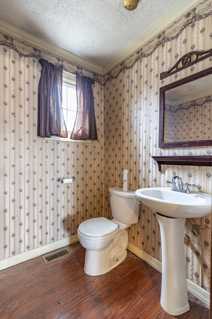 6212 W 92nd Place, Oak Lawn, IL 60453