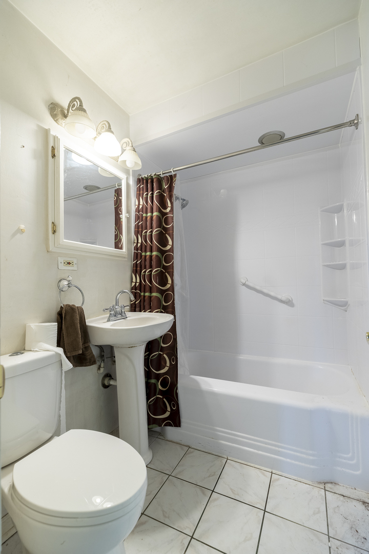 6212 W 92nd Place, Oak Lawn, IL 60453