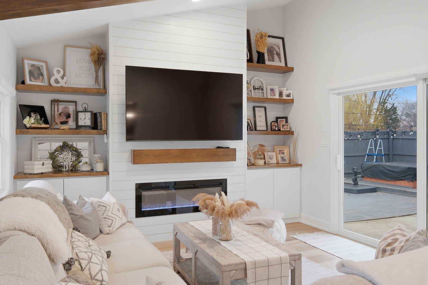 2221 Charmingfare Drive, Woodridge, IL 60517