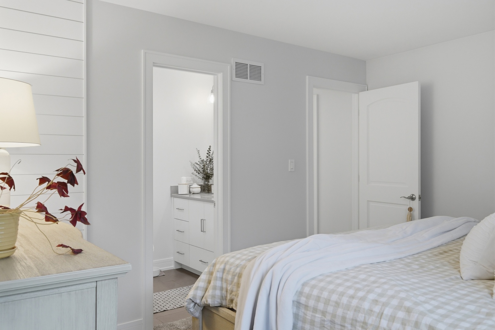 2221 Charmingfare Drive, Woodridge, IL 60517