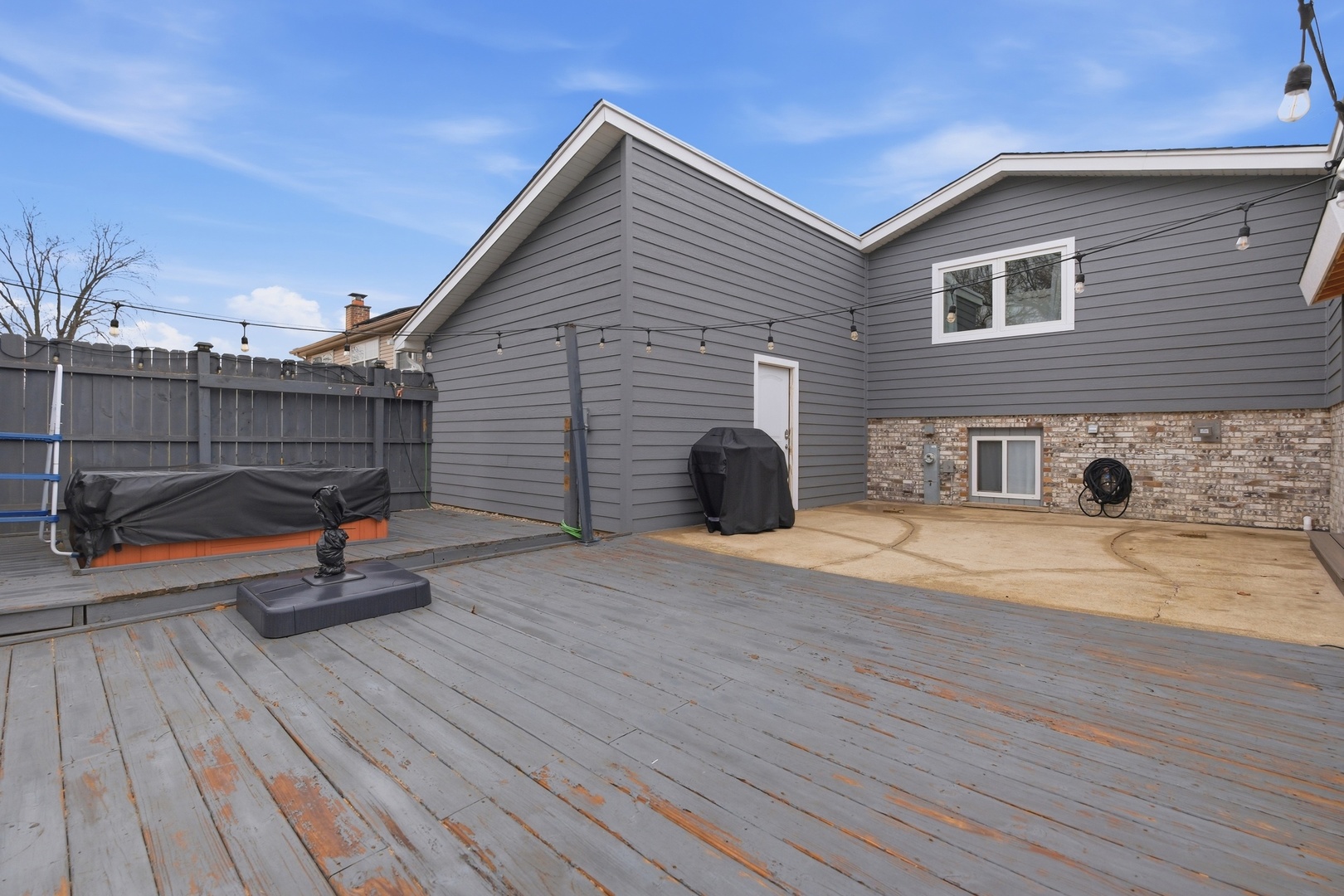 2221 Charmingfare Drive, Woodridge, IL 60517