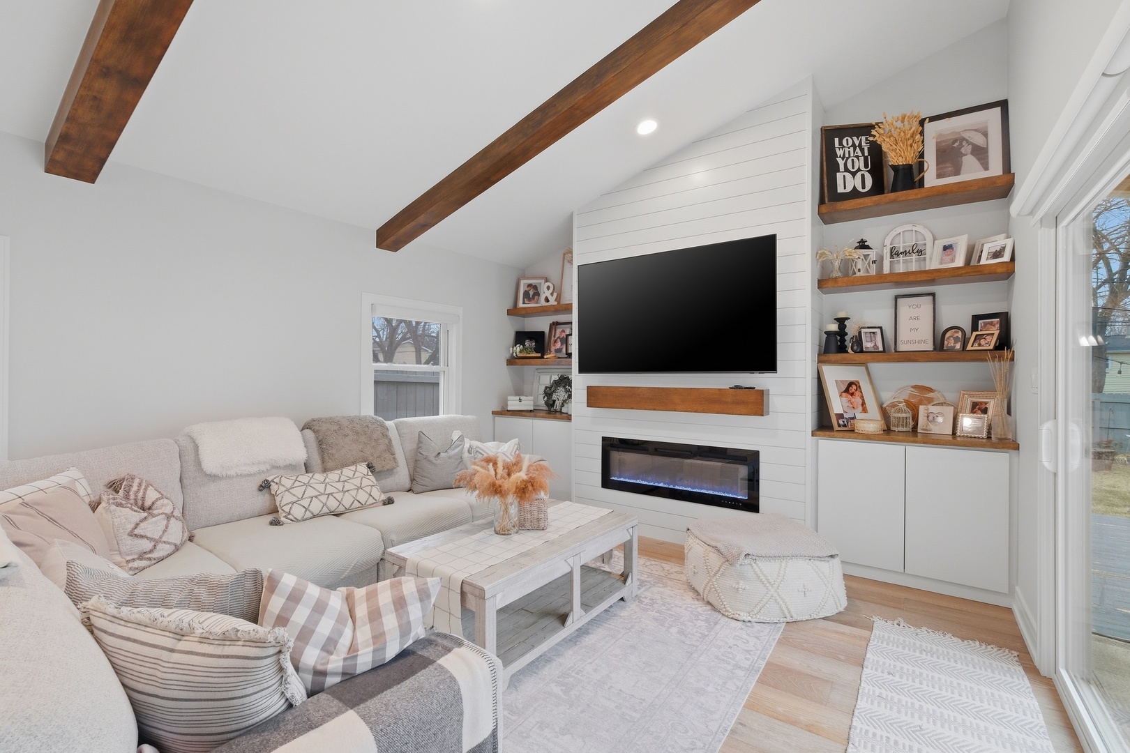 2221 Charmingfare Drive, Woodridge, IL 60517