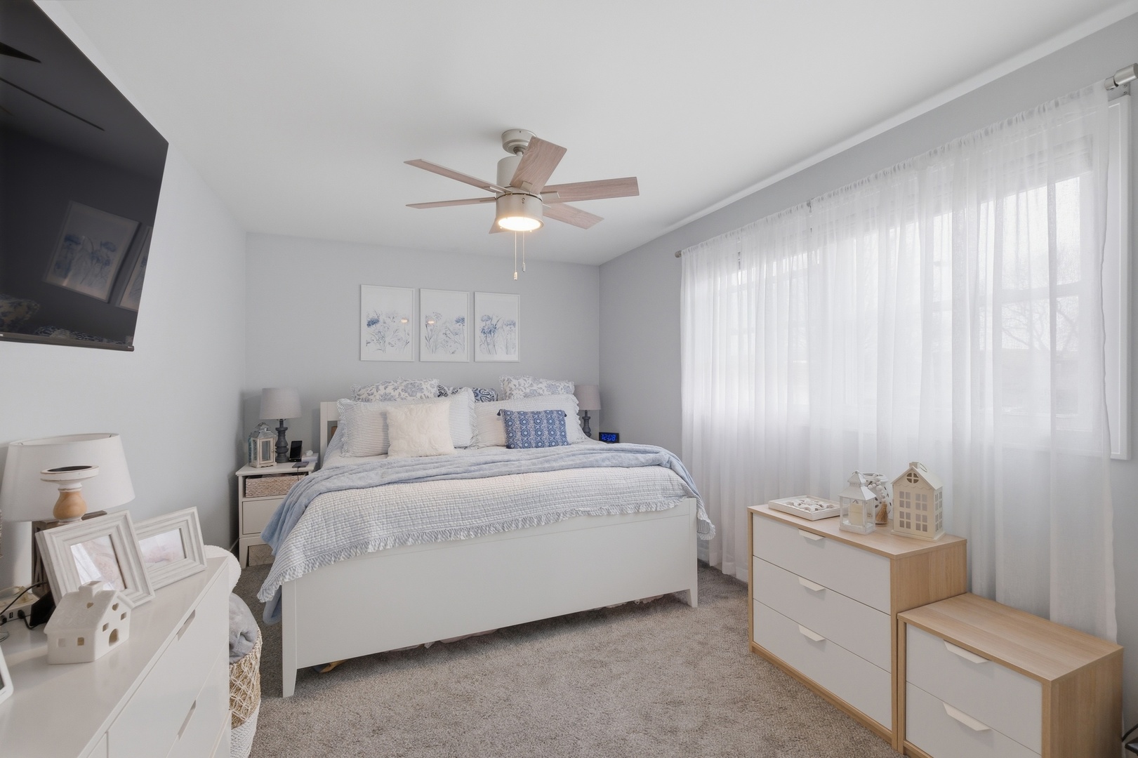 2221 Charmingfare Drive, Woodridge, IL 60517