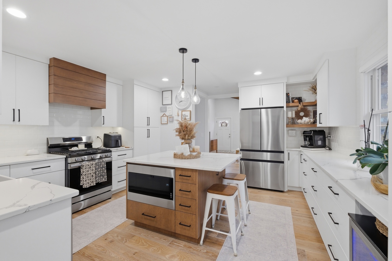 2221 Charmingfare Drive, Woodridge, IL 60517