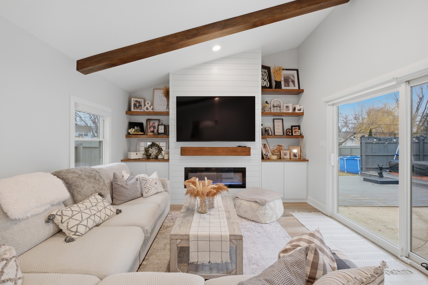 2221 Charmingfare Drive, Woodridge, IL 60517