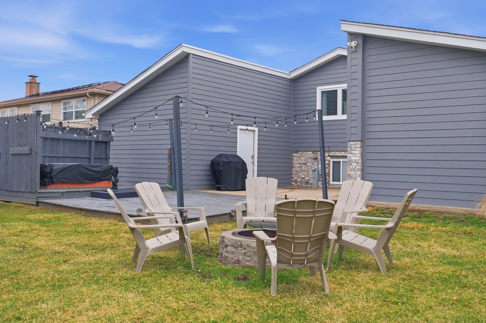 2221 Charmingfare Drive, Woodridge, IL 60517