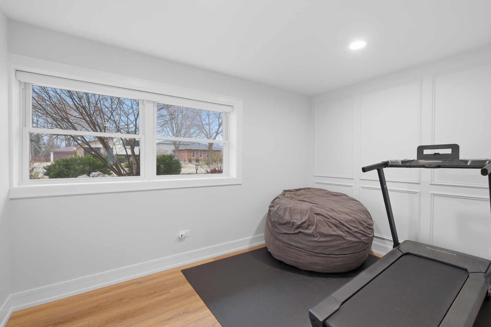 2221 Charmingfare Drive, Woodridge, IL 60517