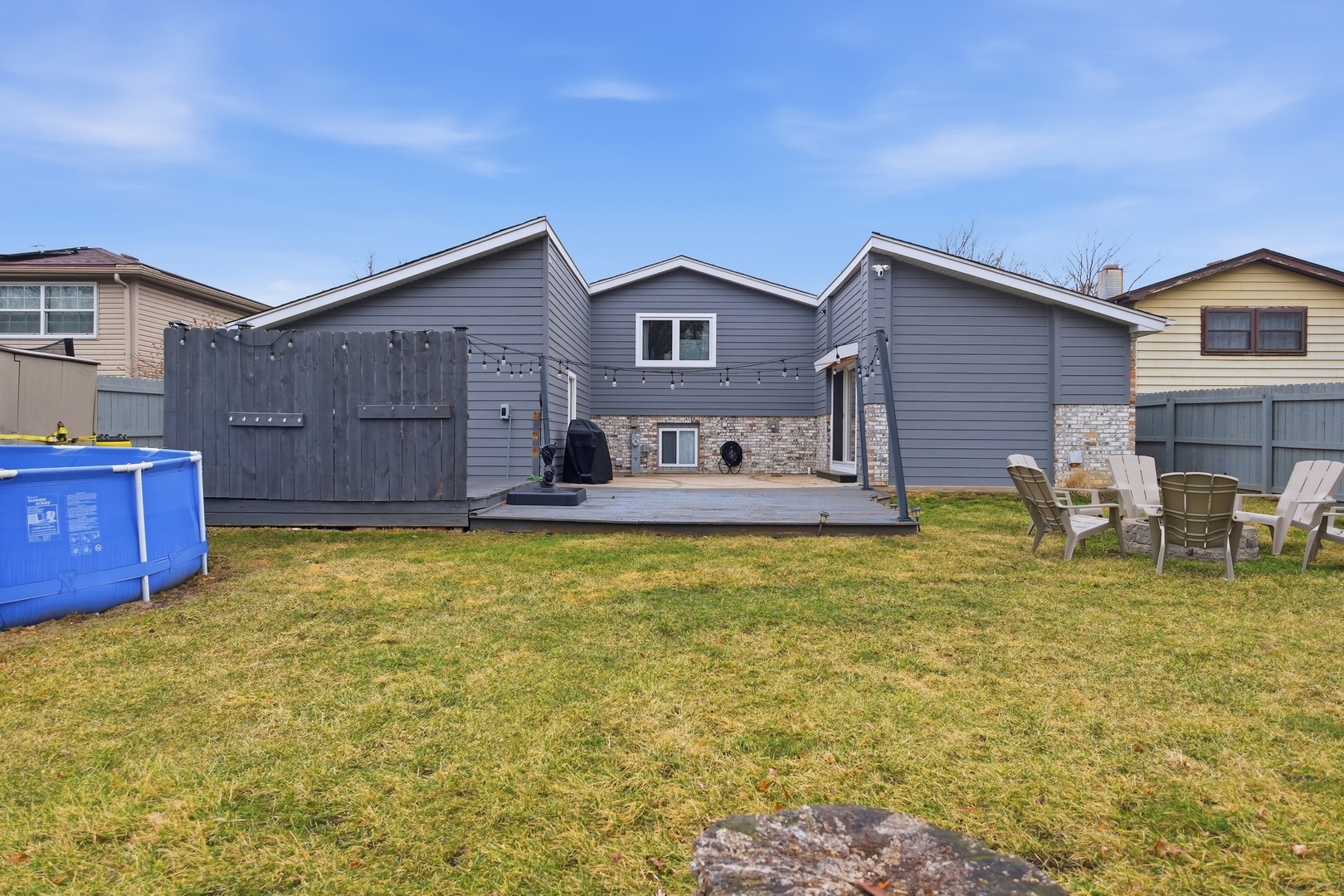 2221 Charmingfare Drive, Woodridge, IL 60517