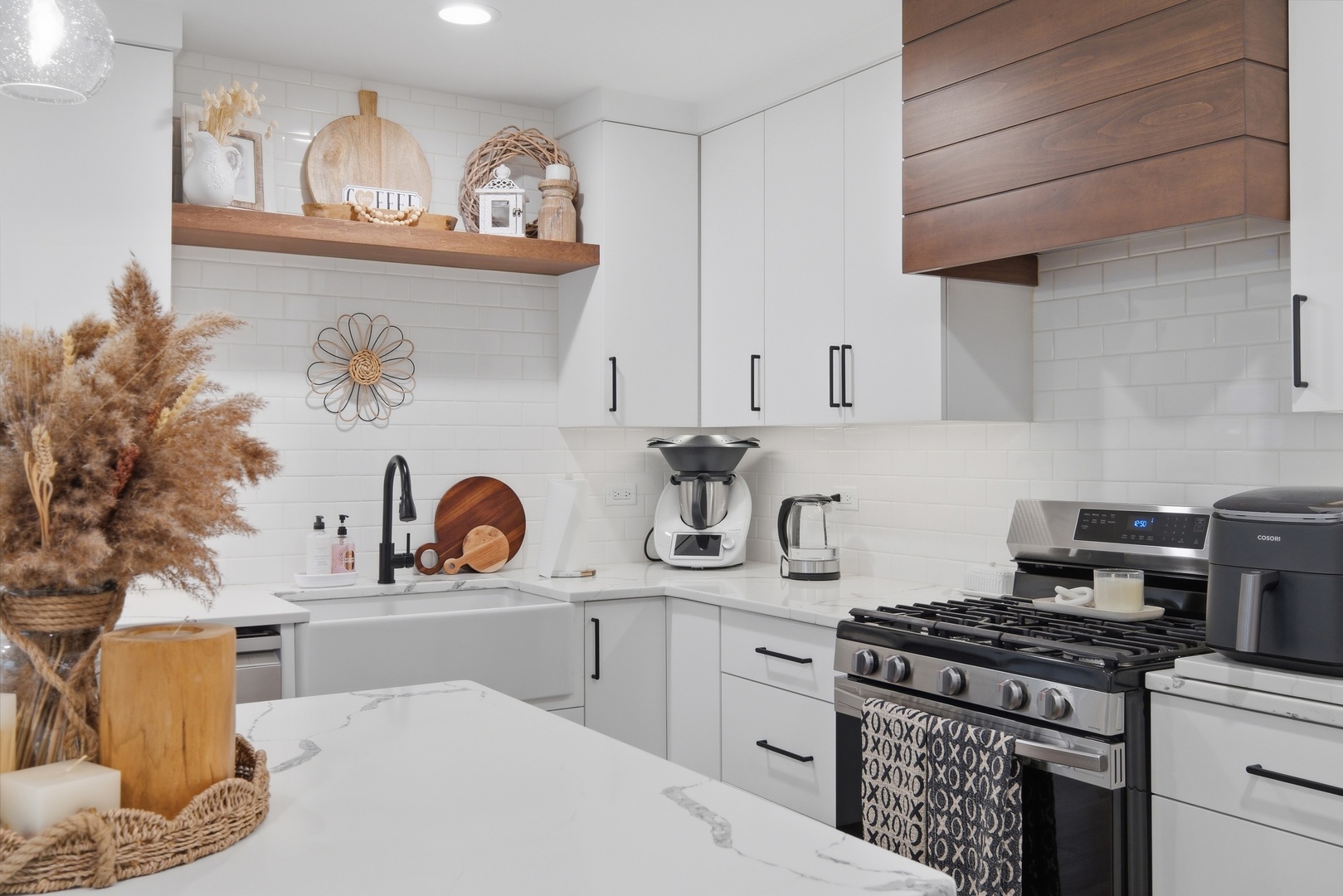 2221 Charmingfare Drive, Woodridge, IL 60517