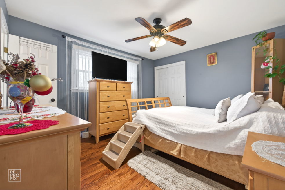 9405 S 69TH Court, Oak Lawn, IL 60453