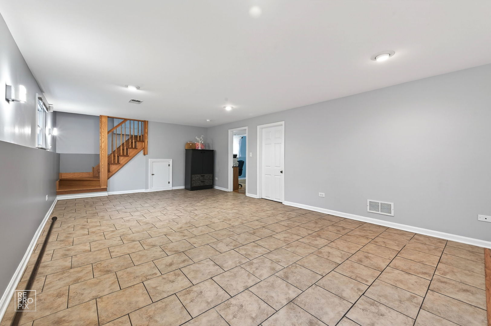 9405 S 69TH Court, Oak Lawn, IL 60453