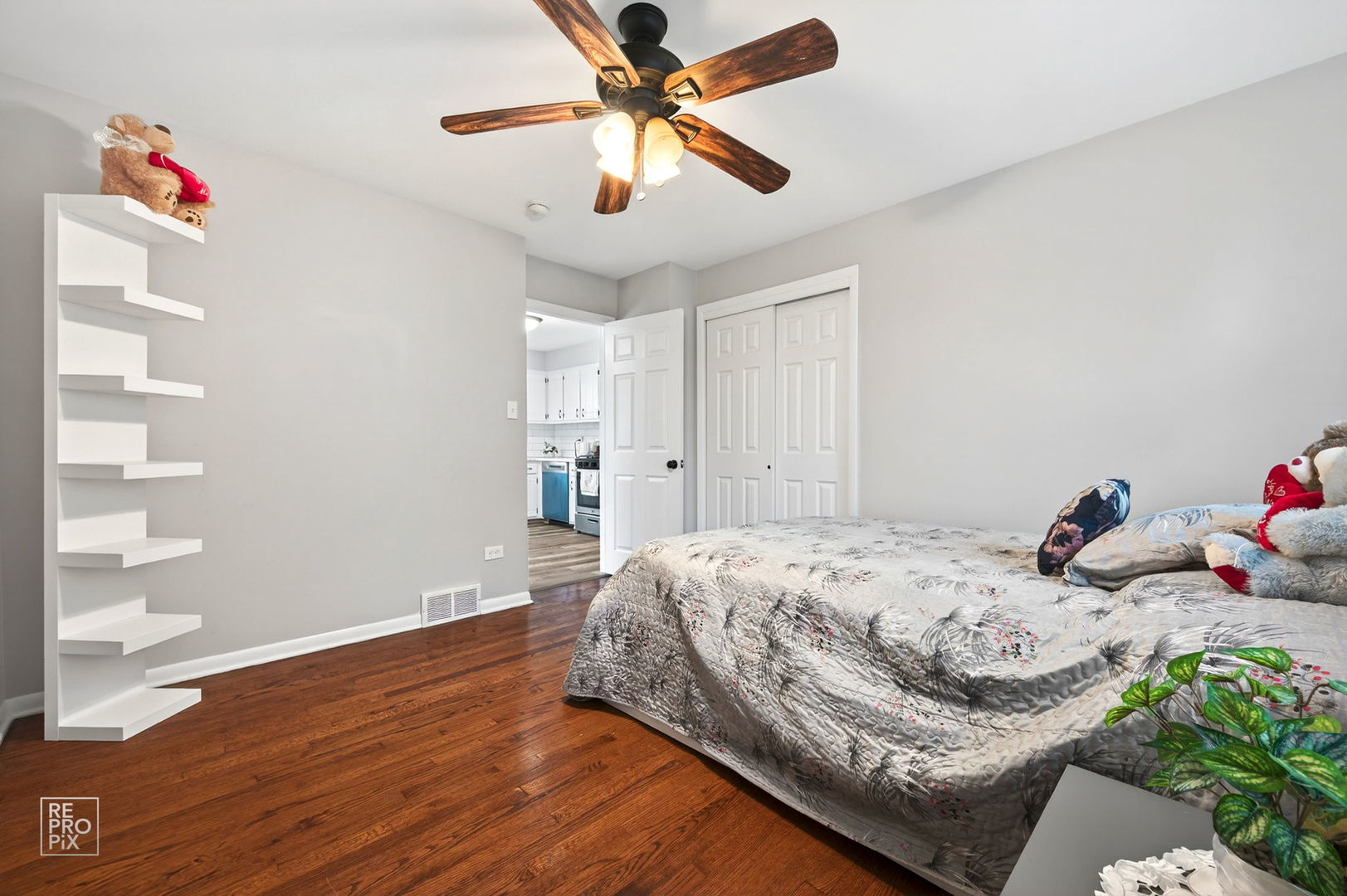 9405 S 69TH Court, Oak Lawn, IL 60453