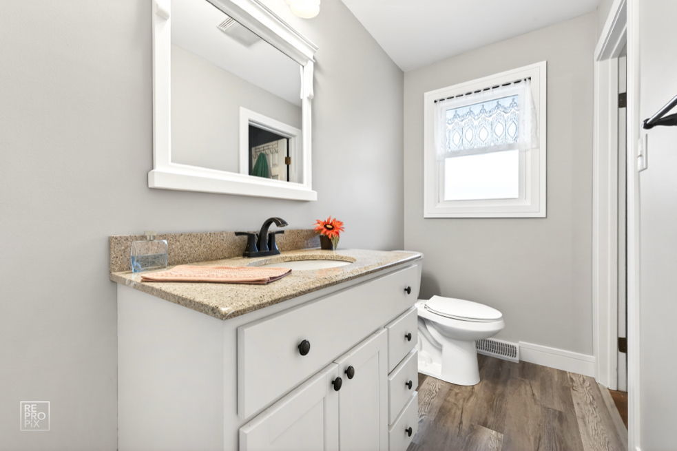 9405 S 69TH Court, Oak Lawn, IL 60453