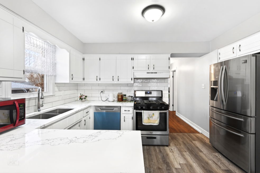 9405 S 69TH Court, Oak Lawn, IL 60453