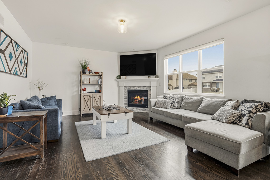 15903 Crimson Drive, Lockport, IL 60441