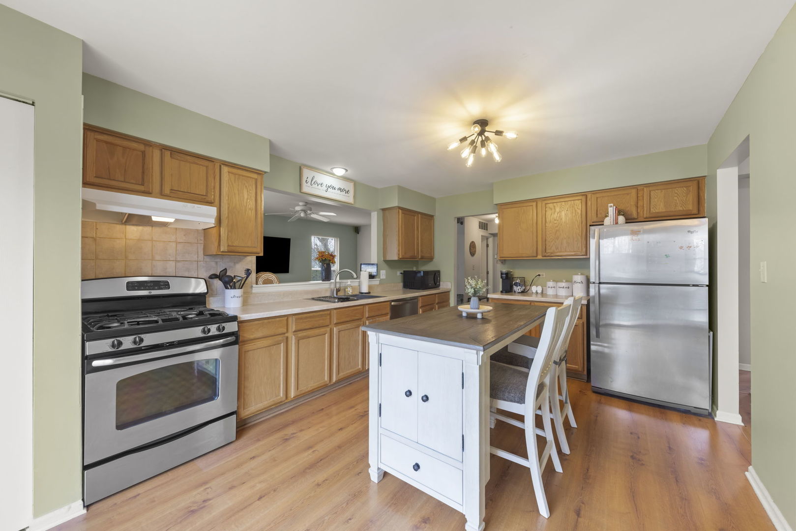 304 E Harvard Circle, South Elgin, IL 60177