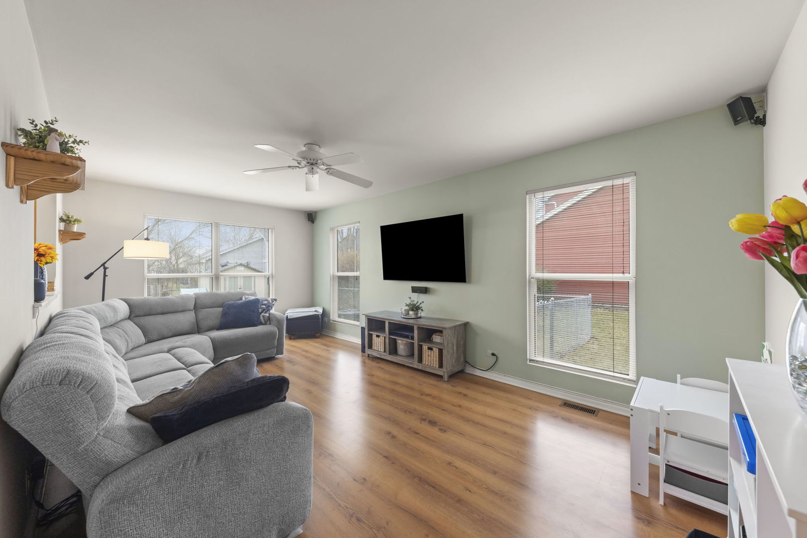 304 E Harvard Circle, South Elgin, IL 60177