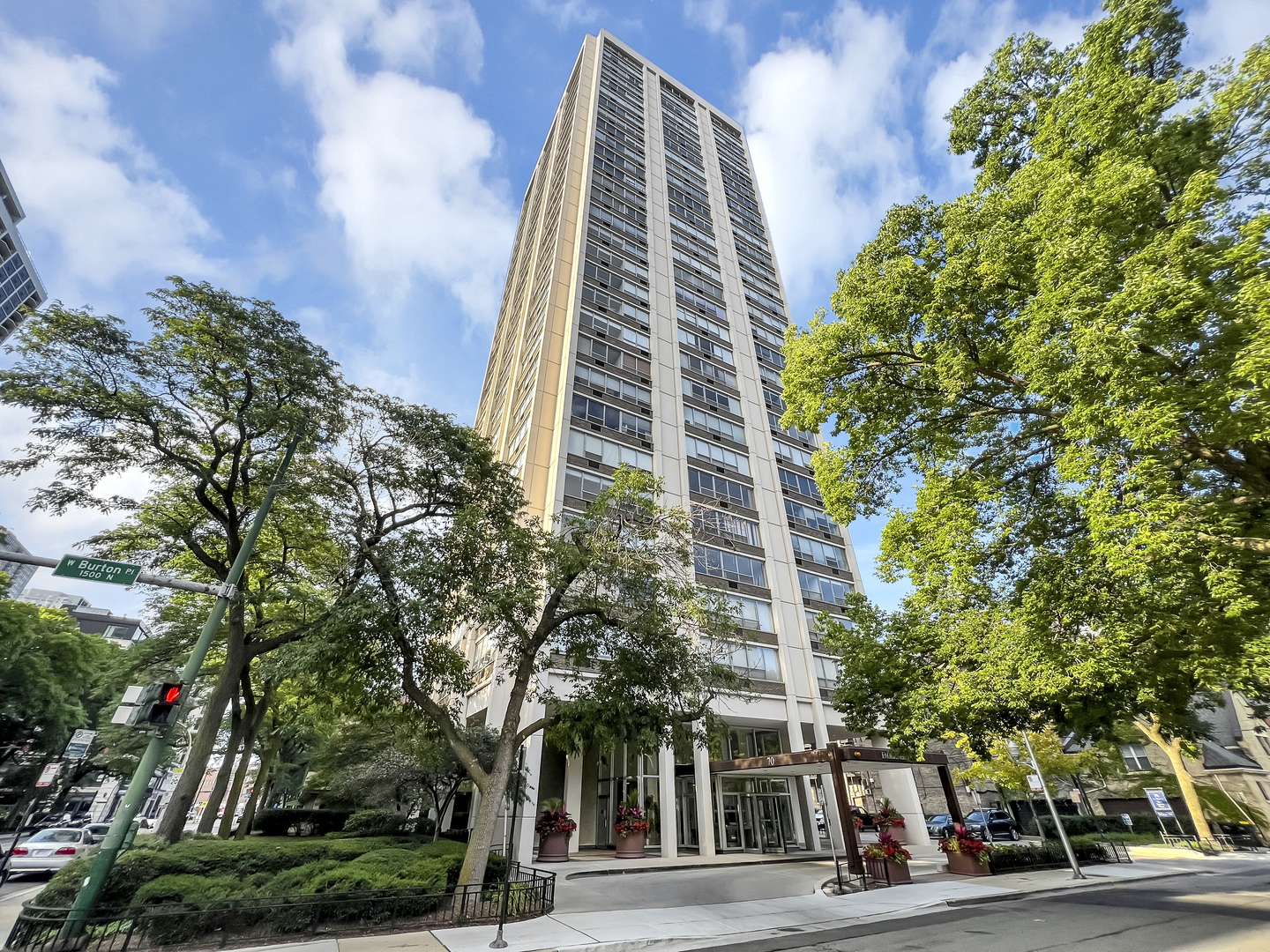 70 W Burton Place #301F, Chicago, IL 60610