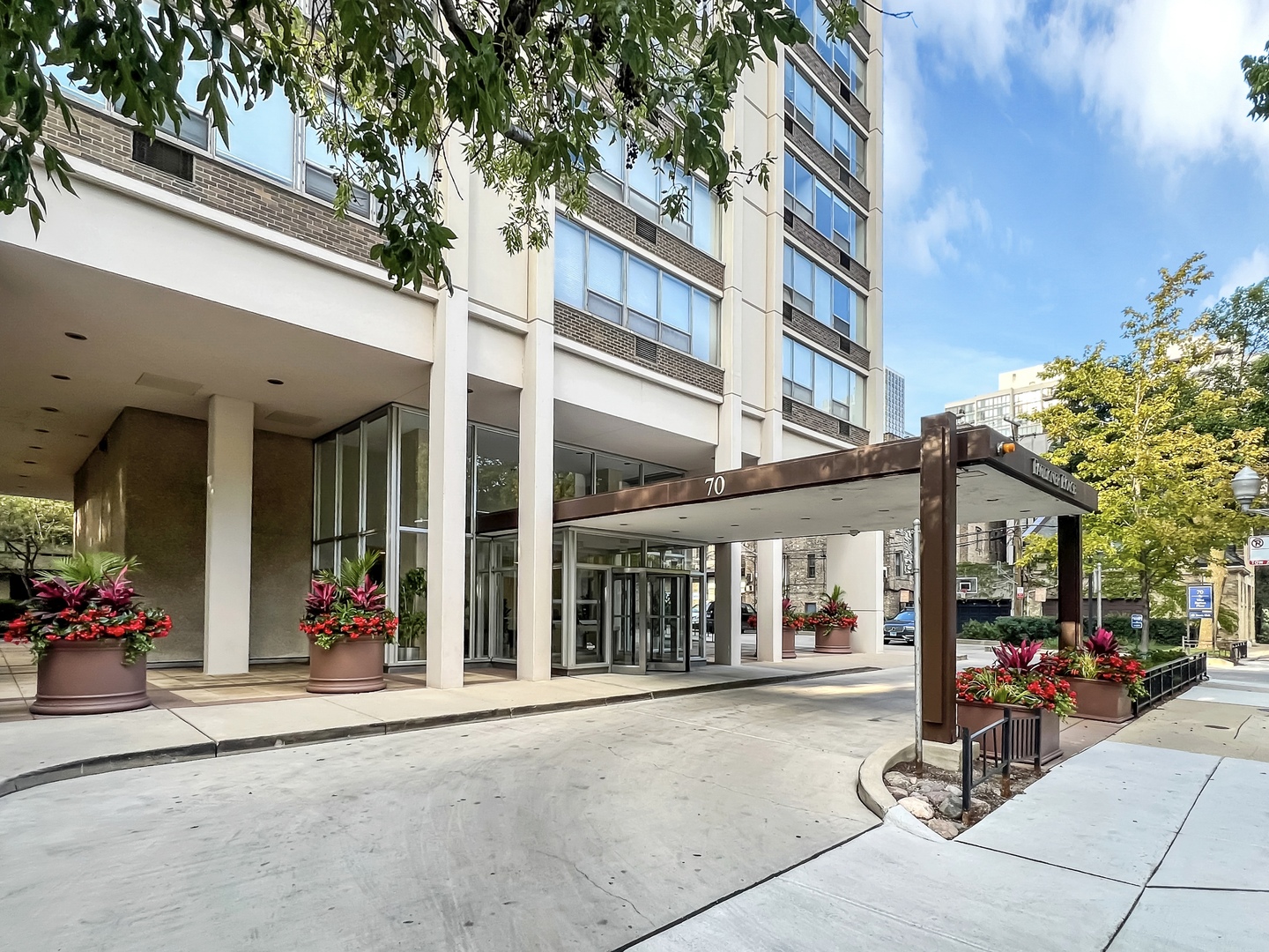 70 W Burton Place #301F, Chicago, IL 60610
