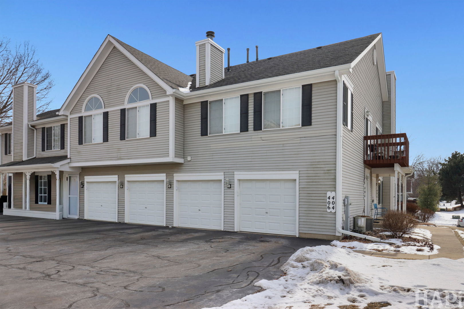 404 Lowell Drive #404, South Elgin, IL 60177