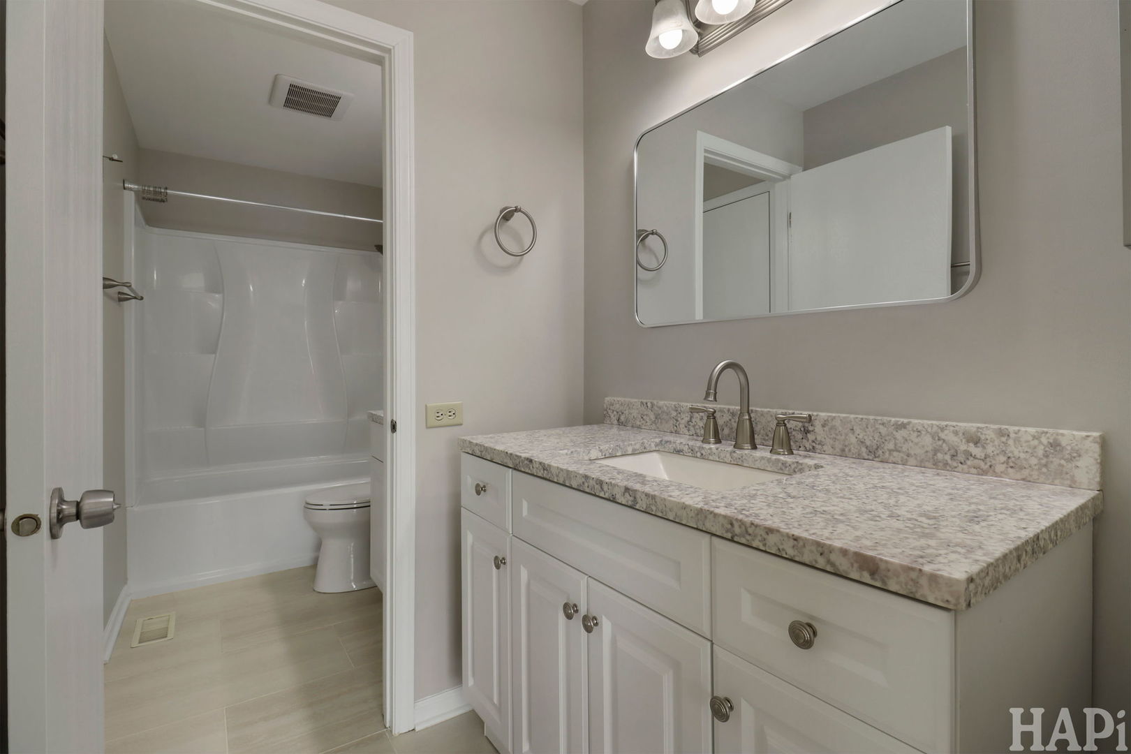 404 Lowell Drive #404, South Elgin, IL 60177