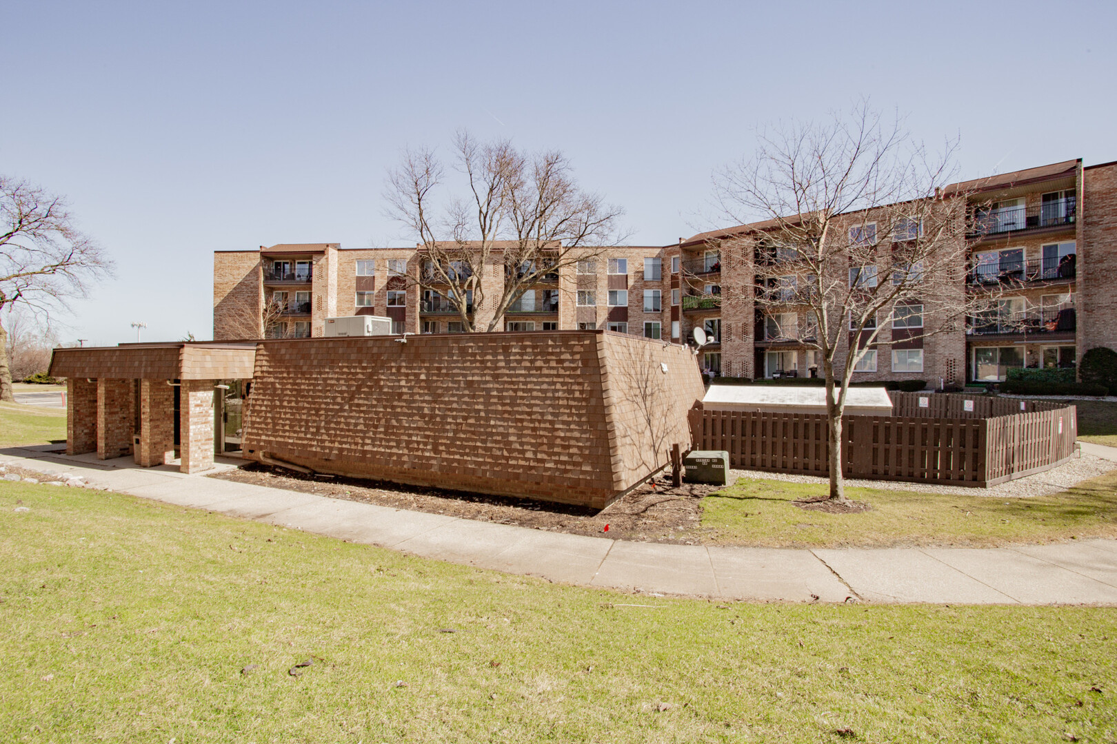 1101 S Hunt Club Drive #403, Mount Prospect, IL 60056