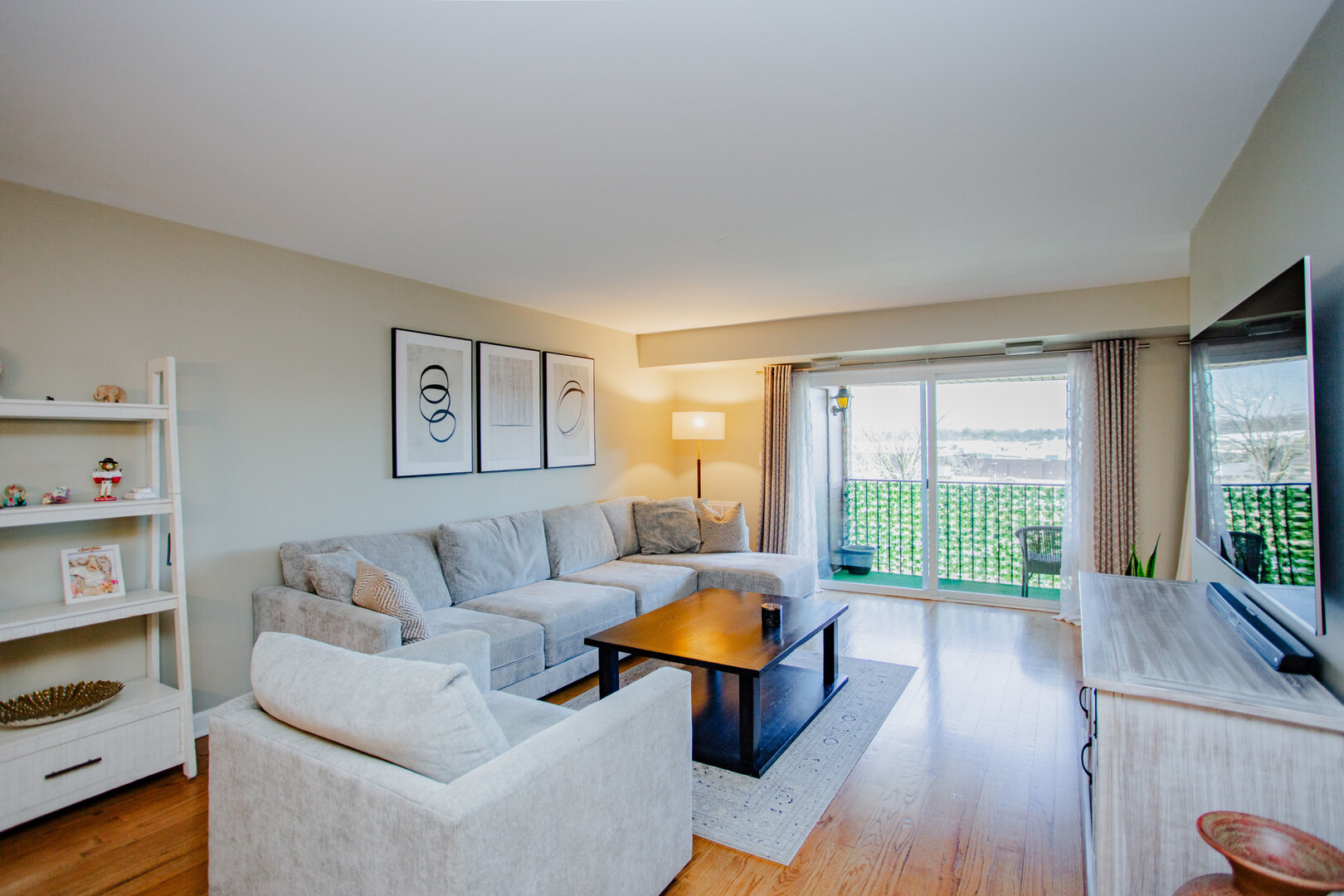 1101 S Hunt Club Drive #403, Mount Prospect, IL 60056