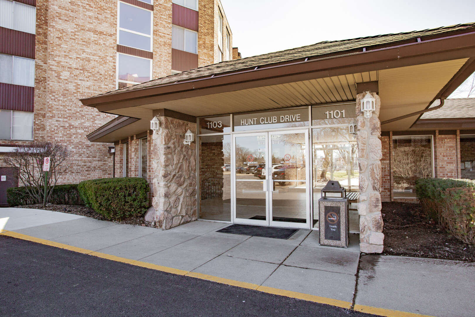 1101 S Hunt Club Drive #403, Mount Prospect, IL 60056