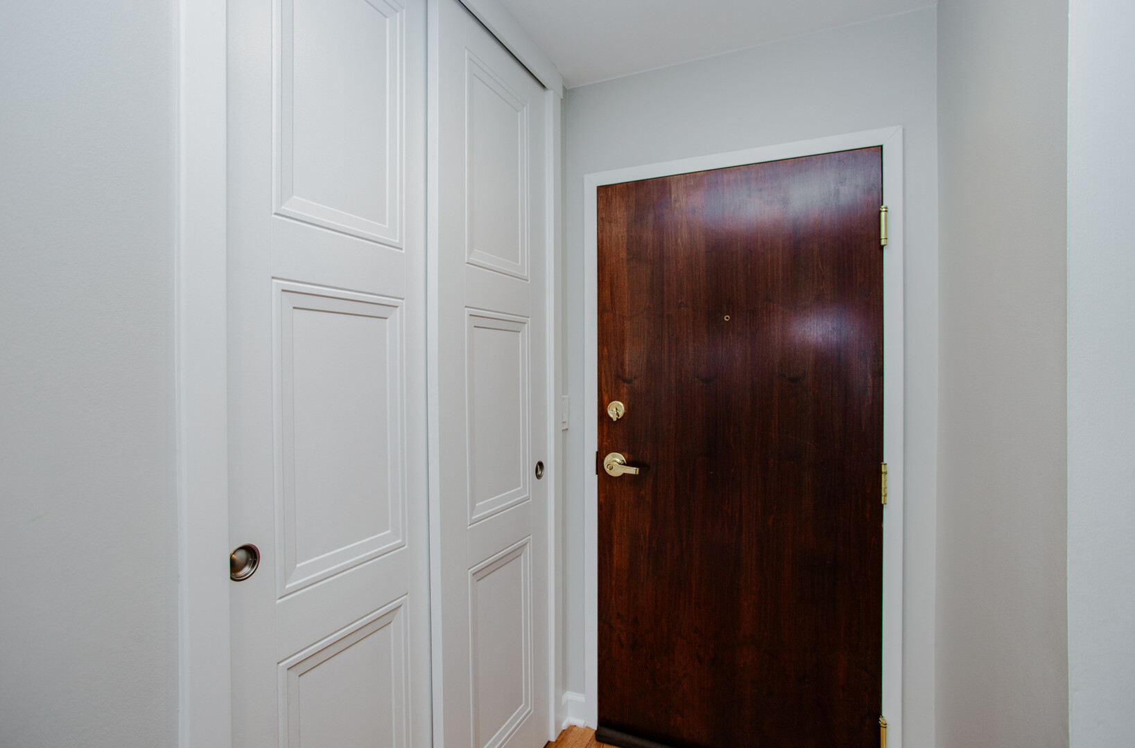 1101 S Hunt Club Drive #403, Mount Prospect, IL 60056