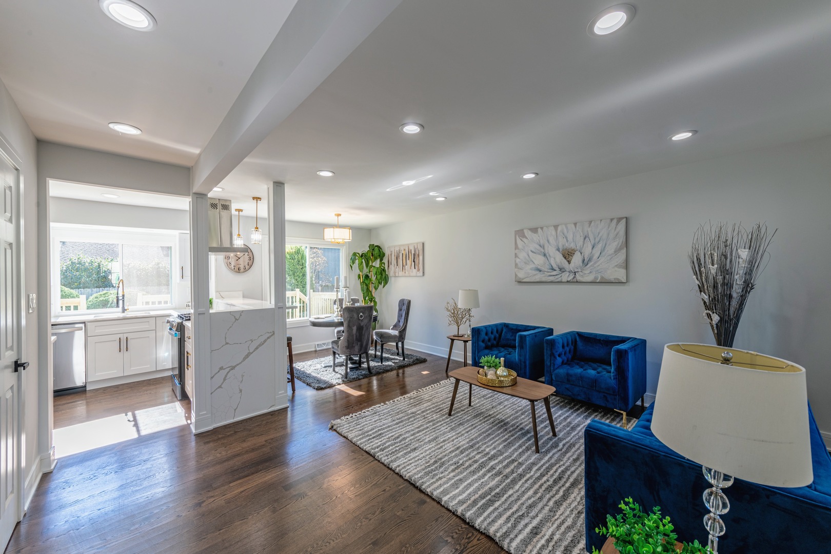 380 Ventura Club Drive, Roselle, IL 60172