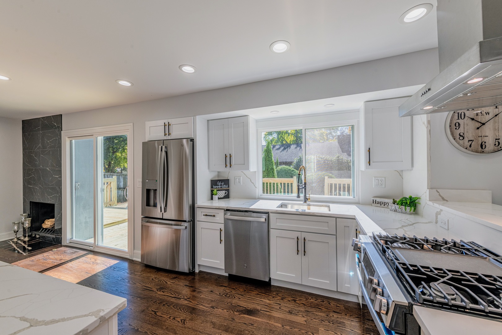 380 Ventura Club Drive, Roselle, IL 60172