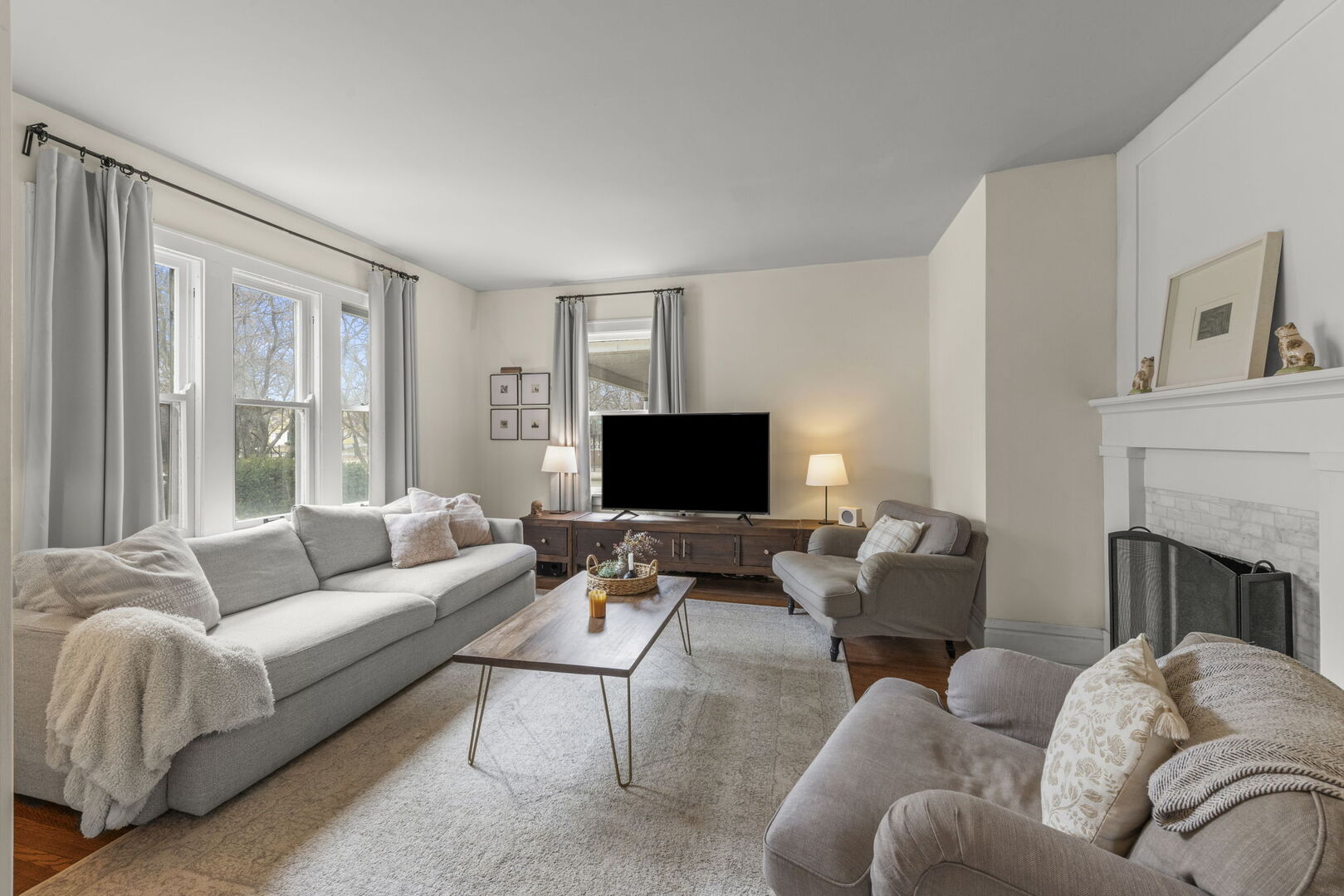 659 W Downer Place, Aurora, IL 60506