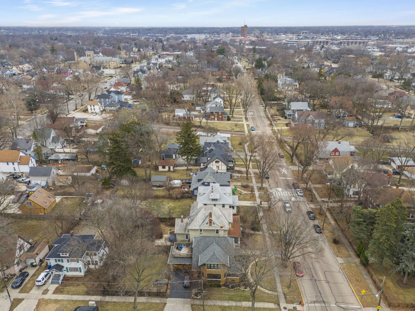 659 W Downer Place, Aurora, IL 60506